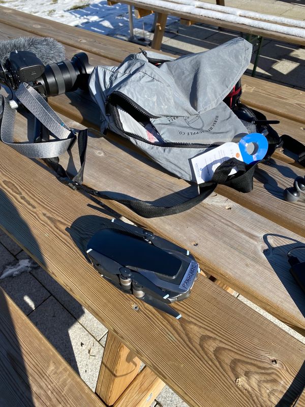 スイス・エネットビュルゲン「スイス エネットビュルゲン」の写真：上で休憩してインストライブをしてドロンを...