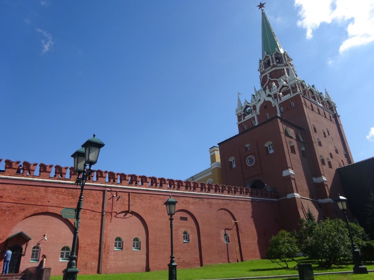 クレムリンへ。
赤い。しかも独特の赤。