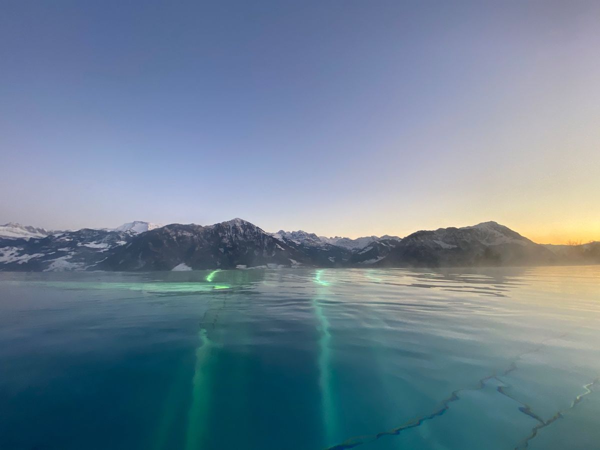 ビルケンシュトックから戻ってきて（歩いた〜）、ホテルのスパへ。

Hone...