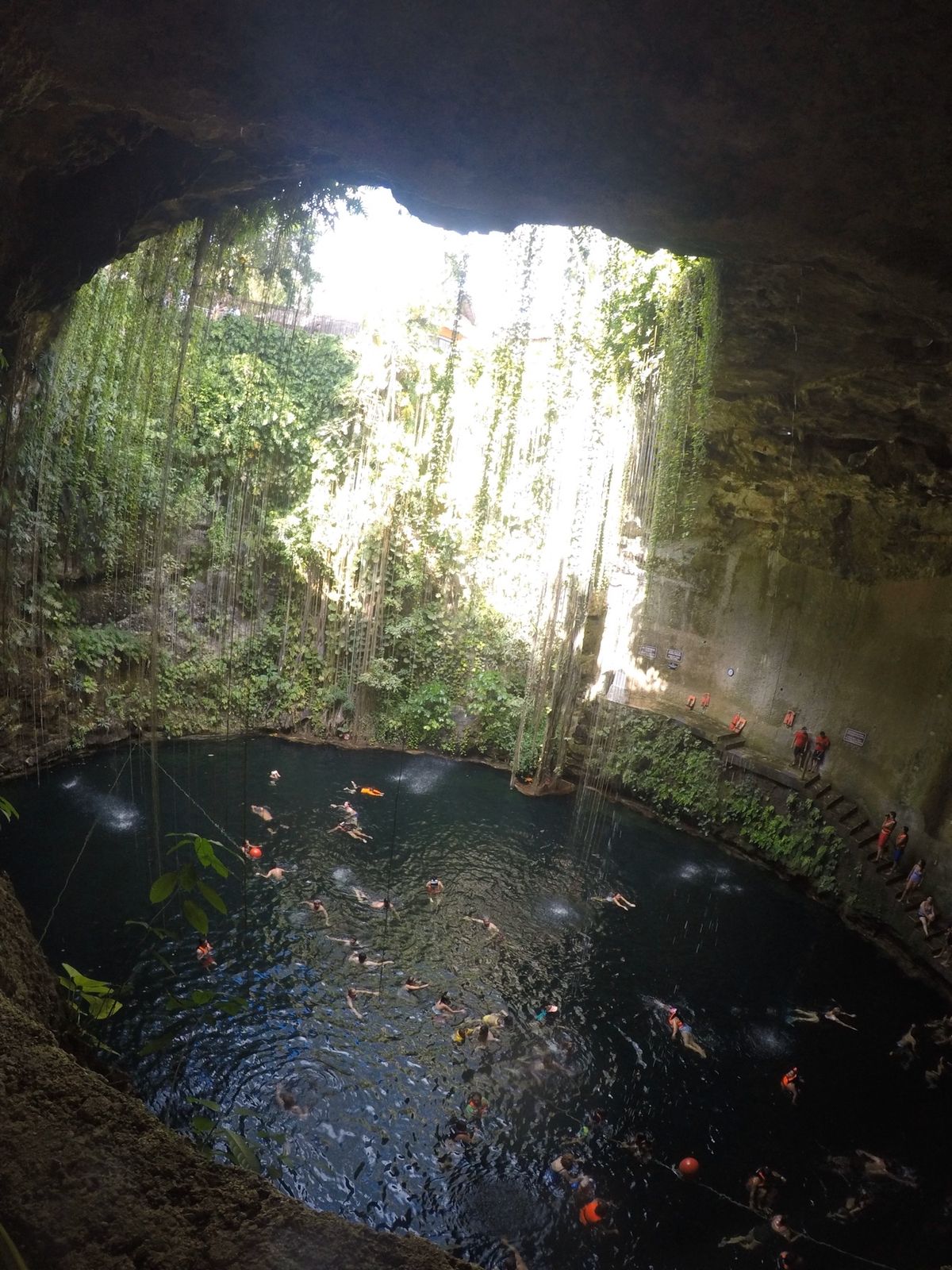 チチェン•イッツァとイキル•セノーテ