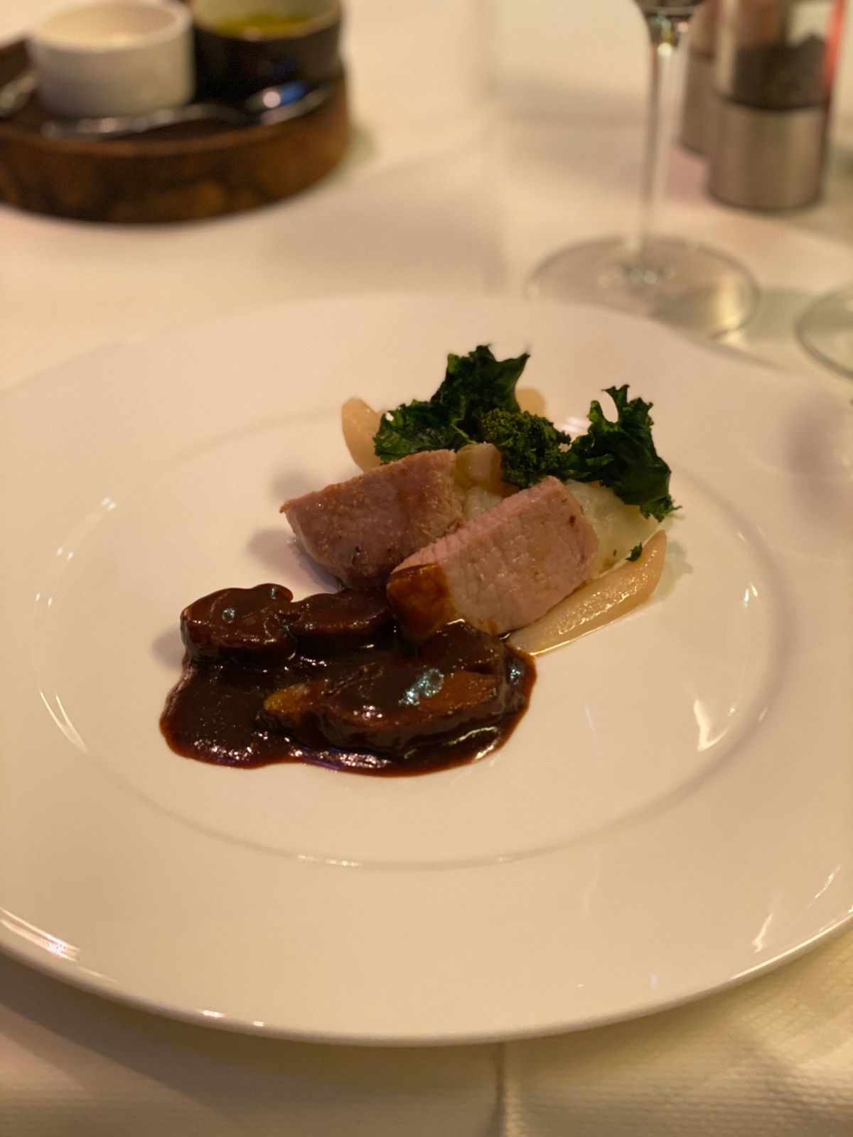 素晴らしい料理

飲みすぎたかも笑

Honeggのレストラン。

