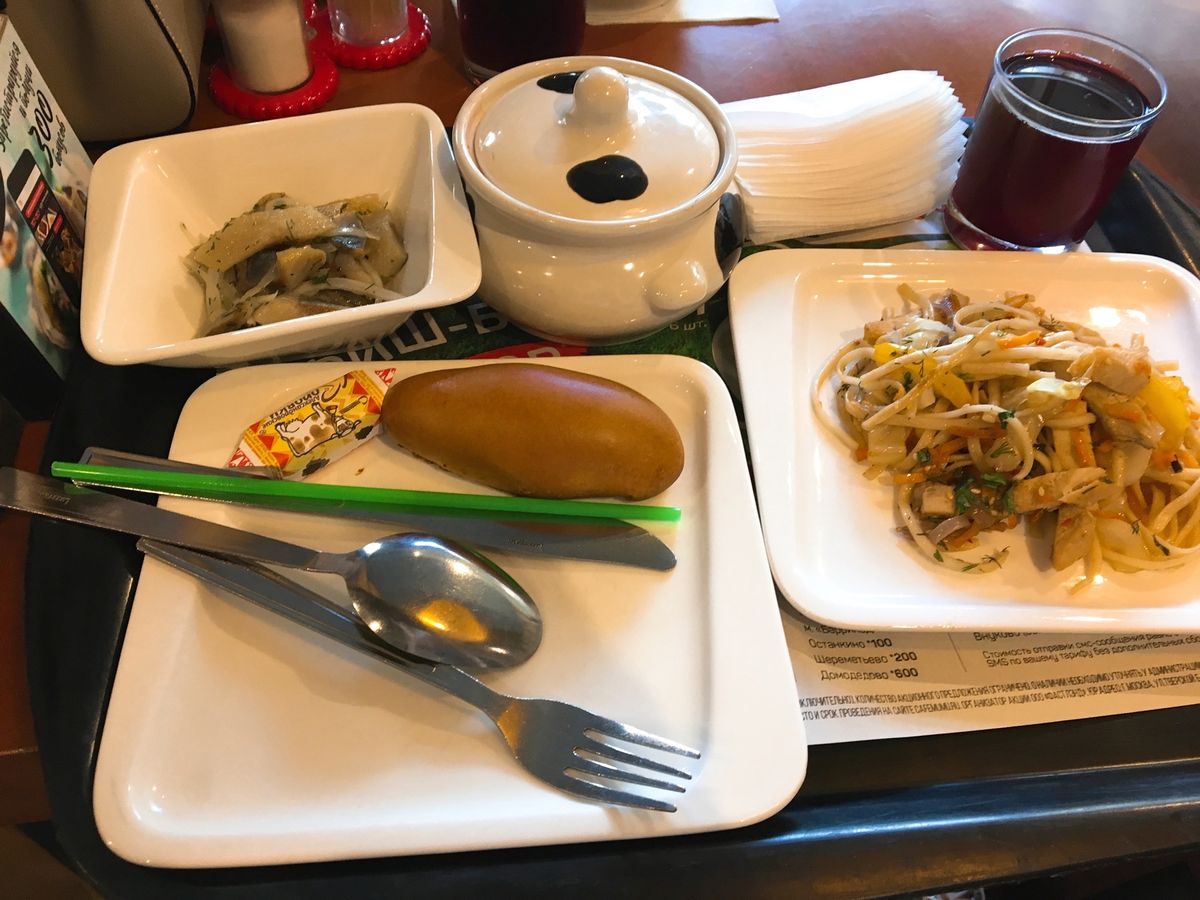 食べたもの
ボルシチ、ニシンの炒め物、クランベリーかなにかのジュース
ボル...