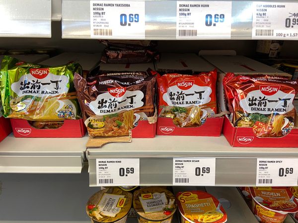 ドイツ・フランクフルト「ドイツ」の写真：海外で出前一丁は良く見るんだけど…
味の...