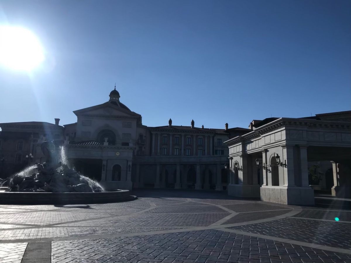 誕生月ディズニー、夢のミラコスタ宿泊で15分前入場。
人がいなすぎてさいの...