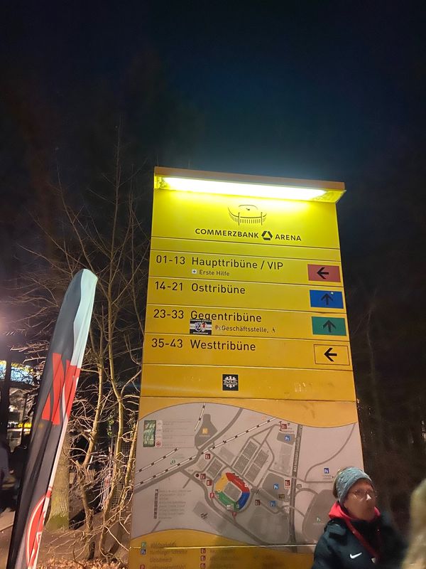 ドイツ・フランクフルト「ドイツ」の写真：やっと来れたCommerzbank Ar...