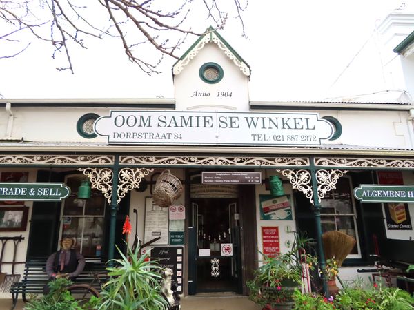 南アフリカ・ケープタウン「ペンギン調査に参加！」の写真：スタレンボスにある昔ながらの品を扱ったお...