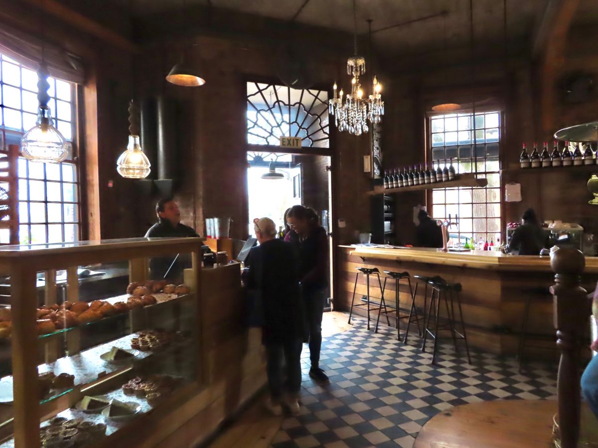 ステレンボスにあるパン屋さん併設のカフェバーなんだけど、
南アフリカで何番...