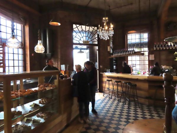 南アフリカ・ケープタウン「ペンギン調査に参加！」の写真：ステレンボスにあるパン屋さん併設のカフェ...