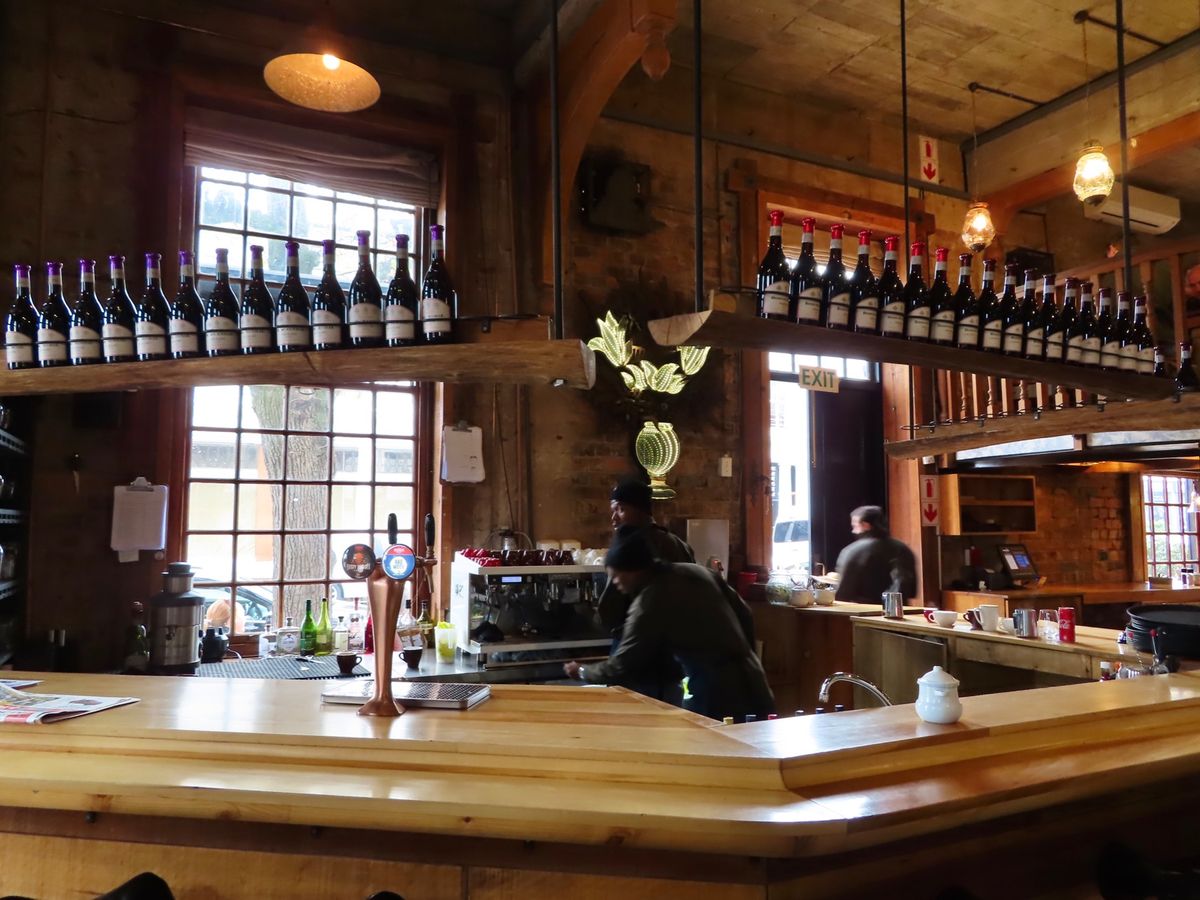 ステレンボスにあるパン屋さん併設のカフェバーなんだけど、
南アフリカで何番...