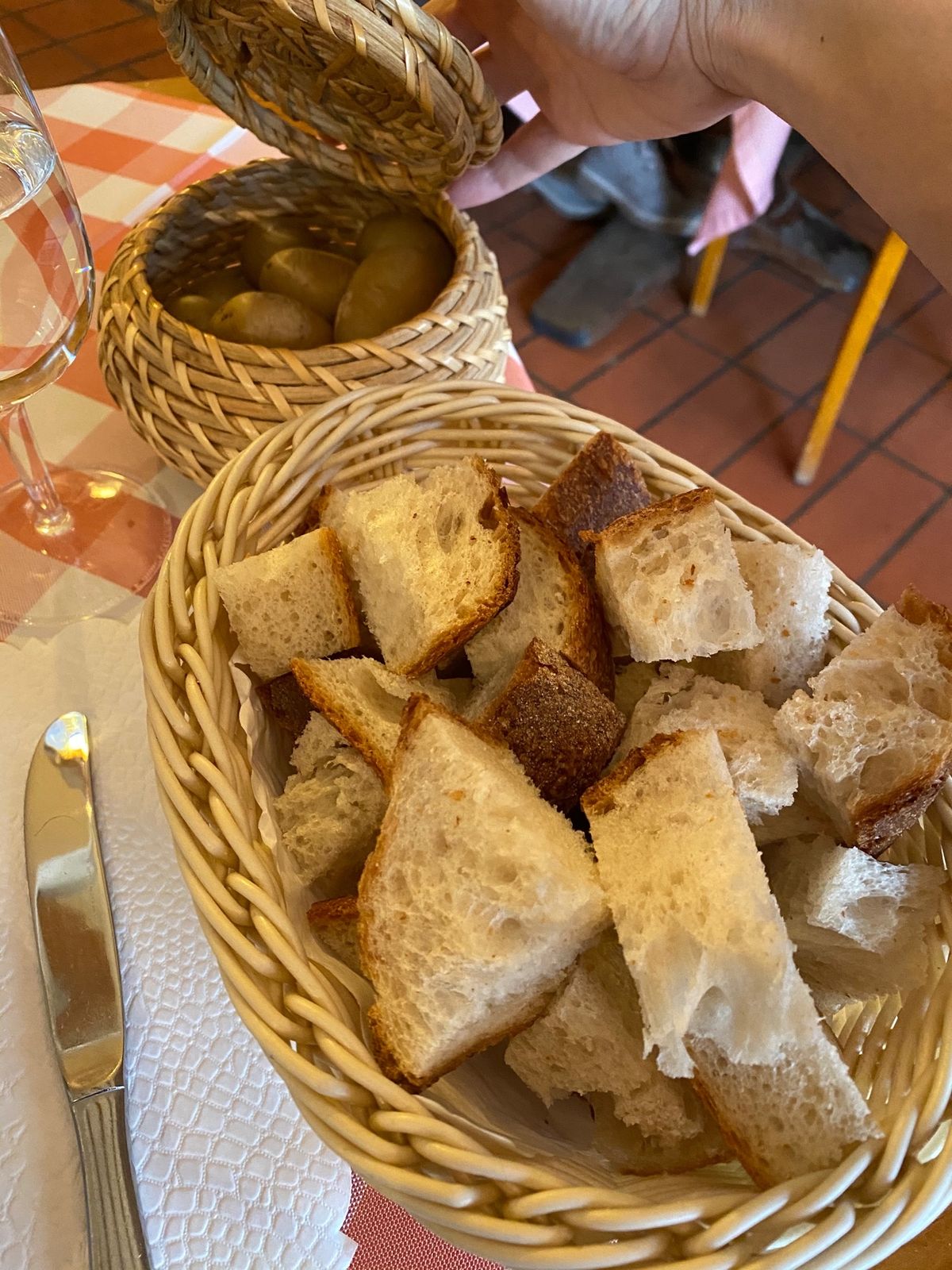 ポテトとパンがきた