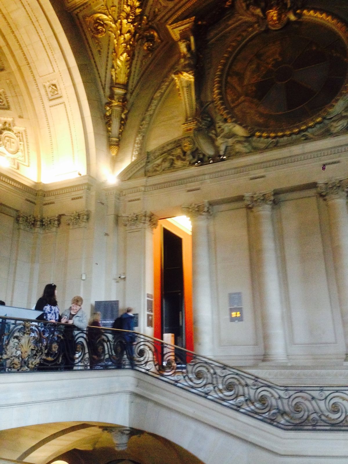 ルーブル美術館
ひとまずサモトラケのニケ。
なんてゆうか、風の風合いとか、...