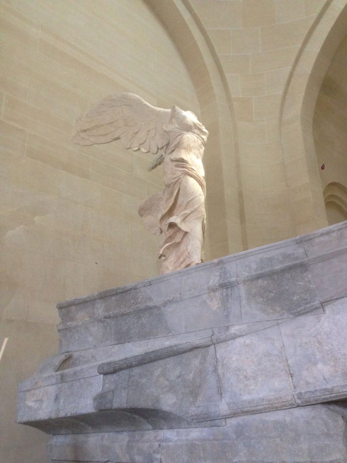 ルーブル美術館
ひとまずサモトラケのニケ。
なんてゆうか、風の風合いとか、...