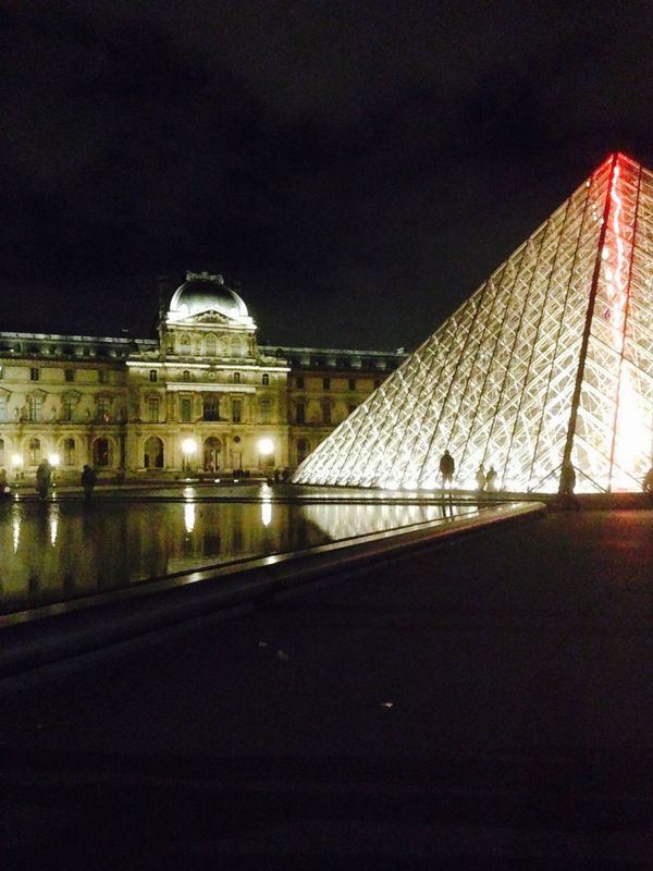 フランス・パリ「パリ」の写真：我ながら、（画質はともかく）夜のルーブル...
