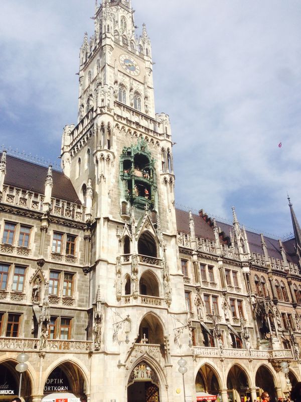 ドイツ・ミュンヘン「ミュンヘン、フュッセン」の写真：市庁舎の時計台は定刻になると人形が出てき...