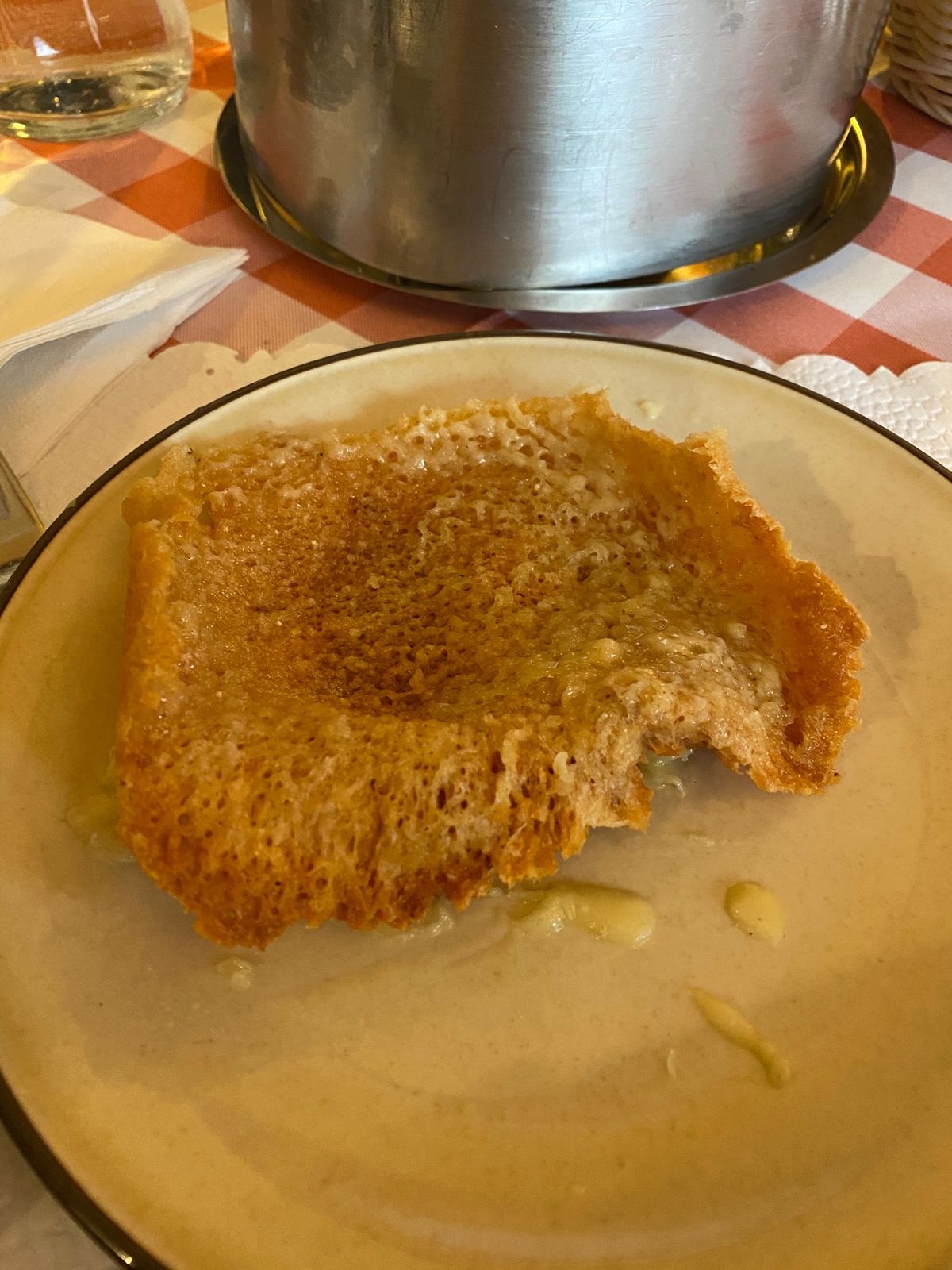 チーズフォンデュの最後はそこにへばりついた焦げチーズ！

