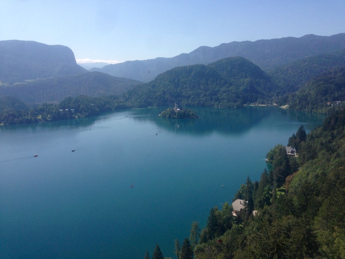 またまたブレッドへ
今回はブレッド城に登って、上から教会を見ました。
そし...