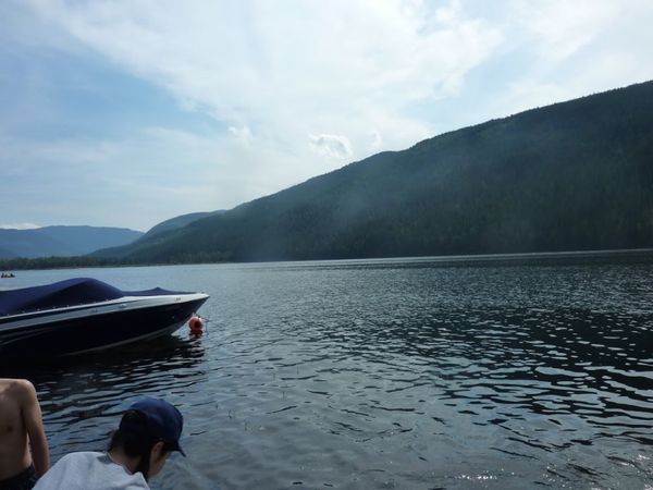 カナダ・バンクーバー「バンクーバー(2)」の写真：大学近くの湖と大学の中庭的なところ