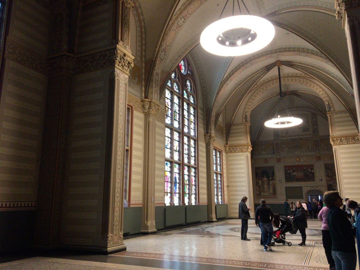 アムステルダムの王立美術館は、
中が広々していて人はたくさんでも見て回りやすい。