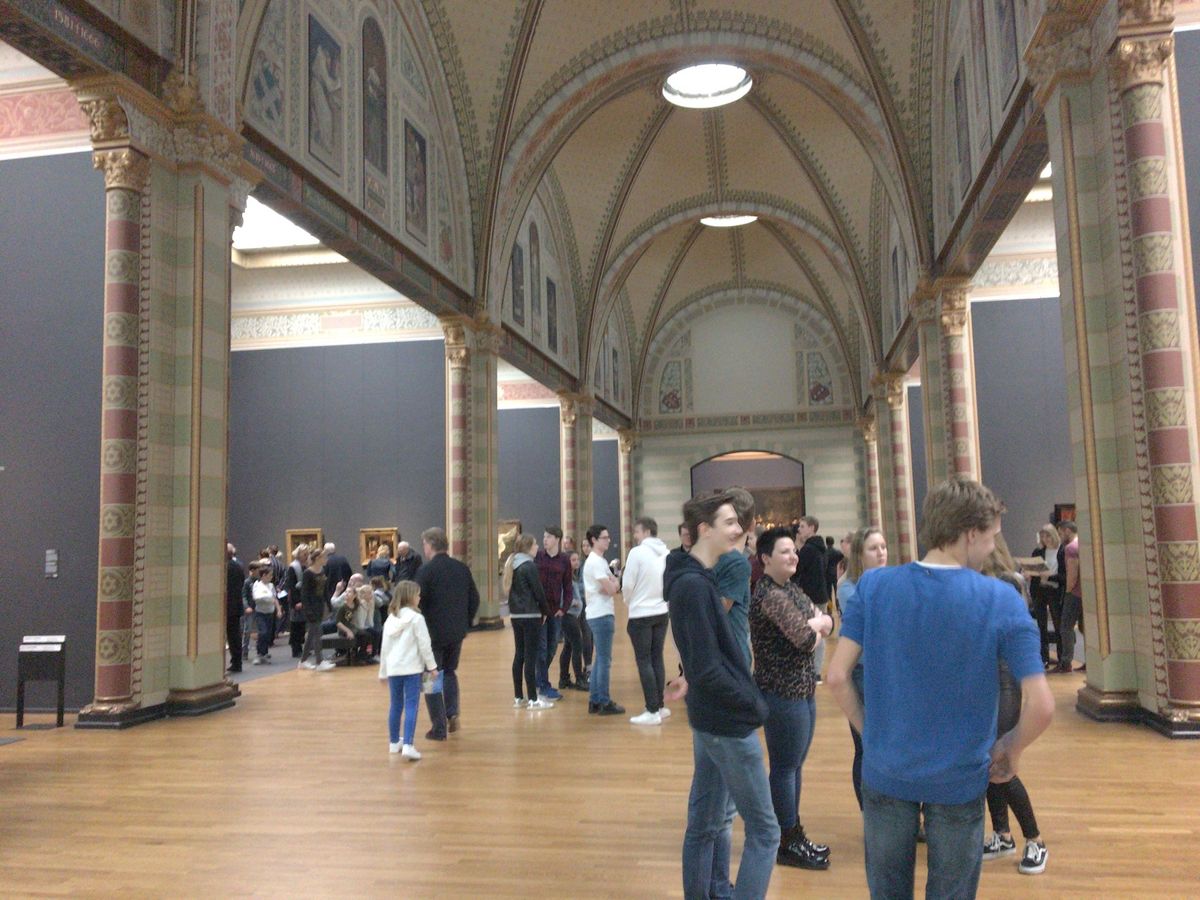 アムステルダムの王立美術館は、
中が広々していて人はたくさんでも見て回りやすい。