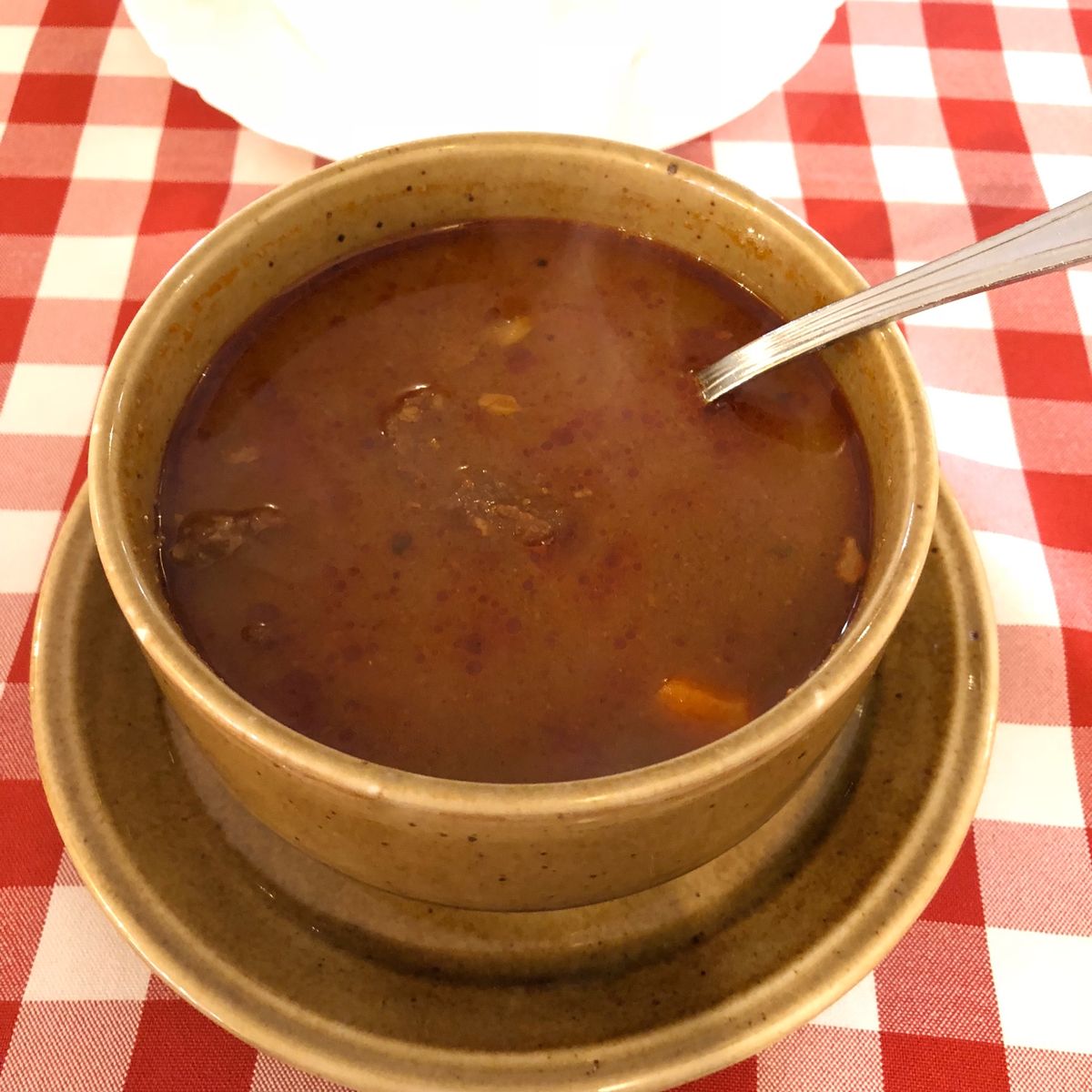 ハンガリー料理。1枚目のスープはグヤーシュgulyás、2枚目は忘れてしま...