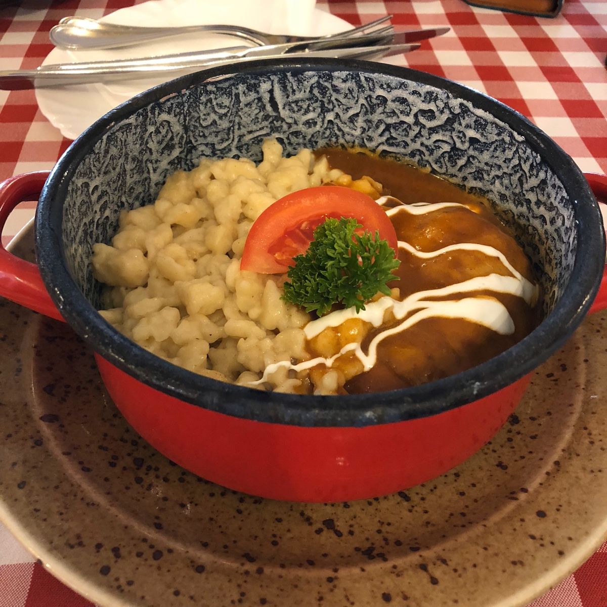 ハンガリー料理。1枚目のスープはグヤーシュgulyás、2枚目は忘れてしま...