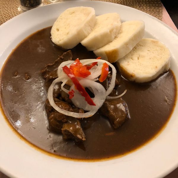 チェコ共和国・プラハ「中欧旅行②」の写真：チェコ料理、クネドリーキ。