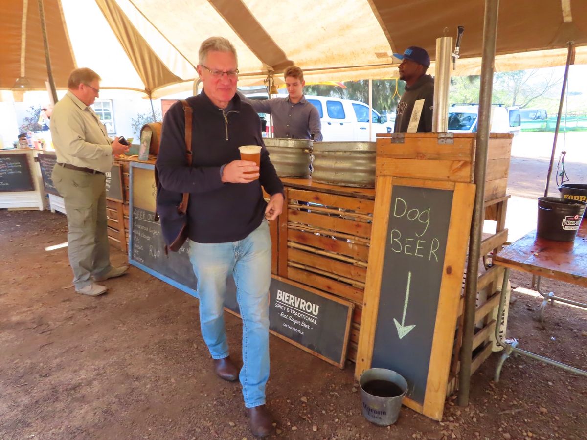 ステレンボスのワイン畑の近くにあるサンデーマーケットへ

南アフリカ料理は...