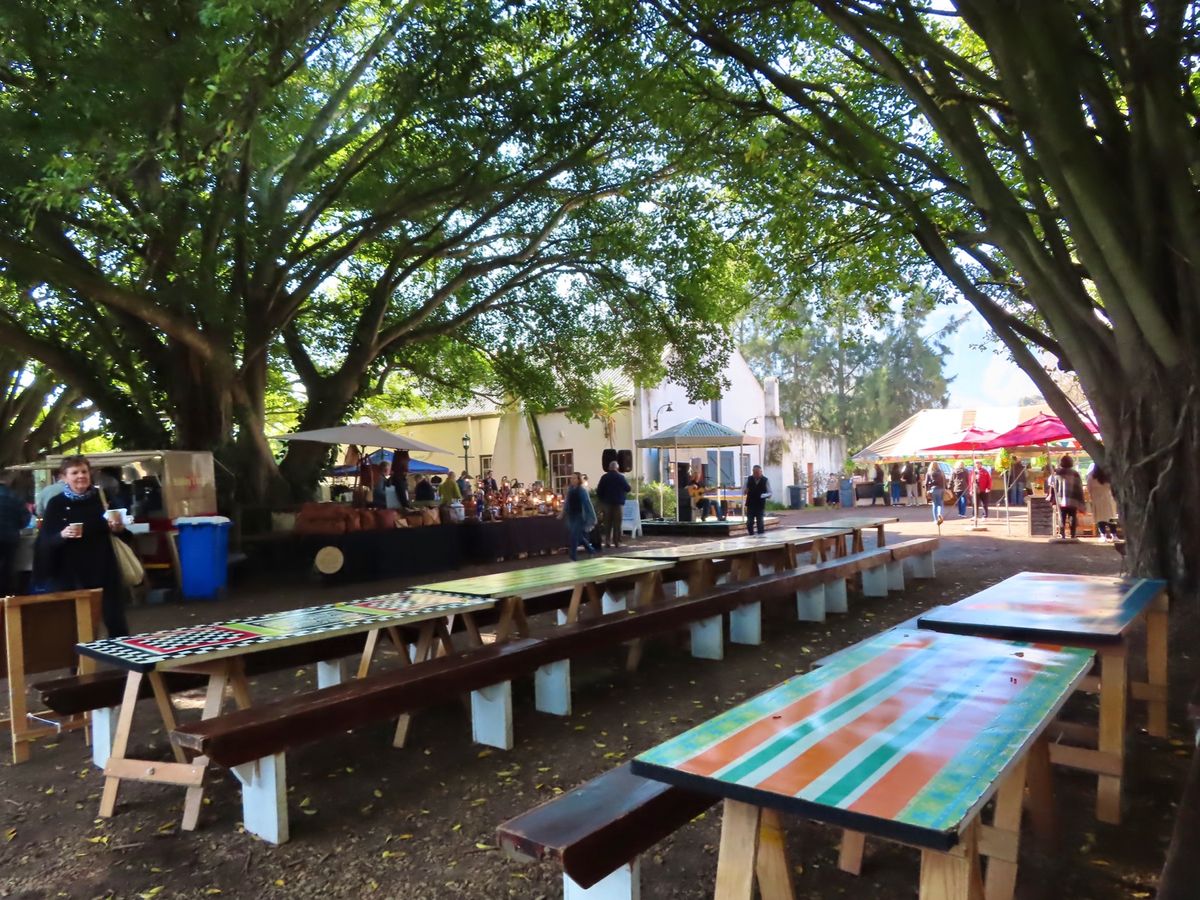 ステレンボスのワイン畑の近くにあるサンデーマーケットへ

南アフリカ料理は...