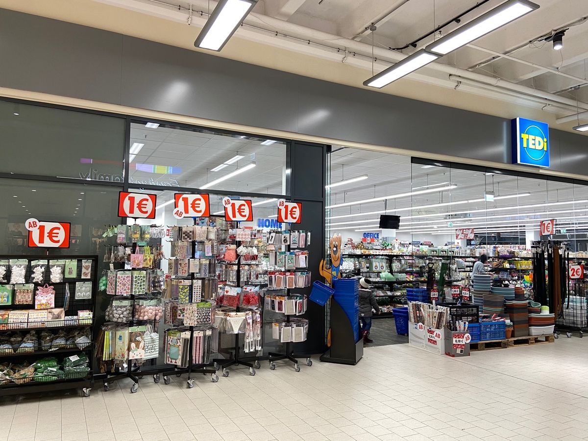 100円ショップならぬ、1ユーロショップを発見！
見てるだけでも楽しい。