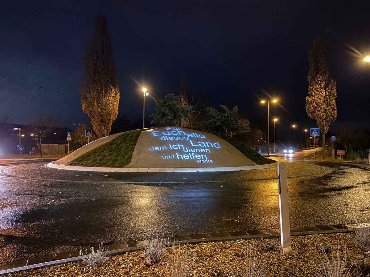 昨日の夜から雨で、満月が見れませんでした。
残念…
夜景でガマンしよう。
