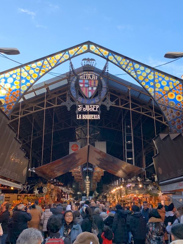 スペイン・バルセロナ「バルセロナ🇪🇸」の写真：赤ワインとカヴァを3本ずつ購入して郵送
...