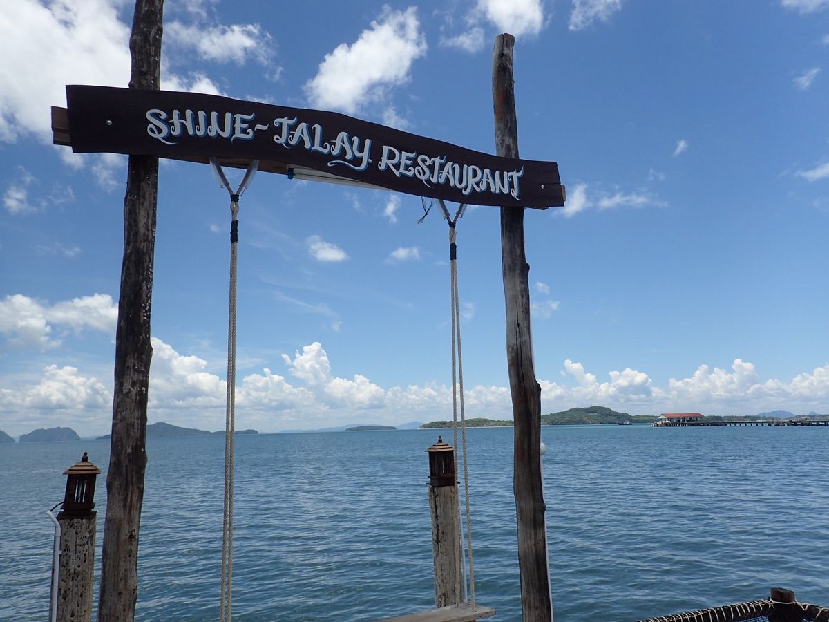トラックの荷台に乗ってオールドタウンへランチ🍴
