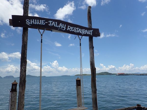 タイ・バンコク「2015 koh Lanta」の写真：トラックの荷台に乗ってオールドタウンへランチ🍴