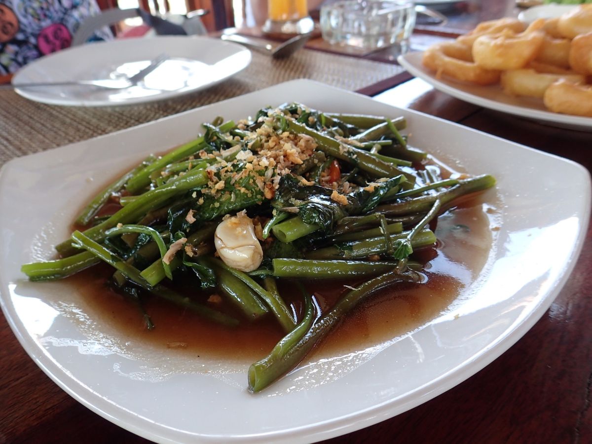 トラックの荷台に乗ってオールドタウンへランチ🍴