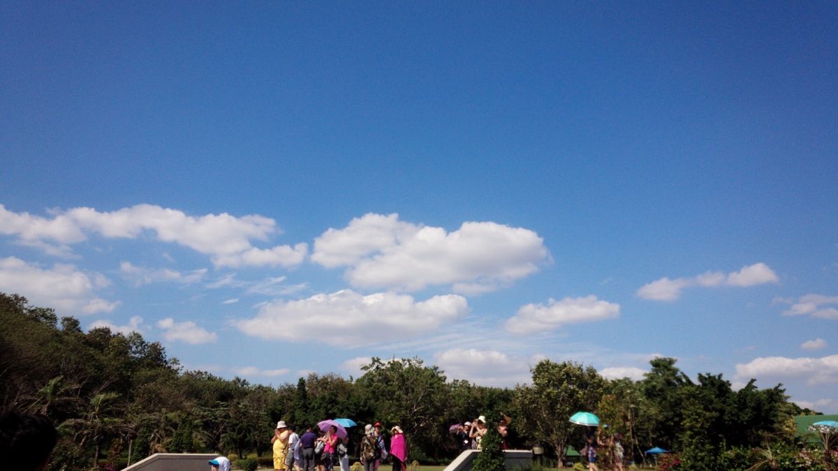 岩に仏様の絵が書かれてる