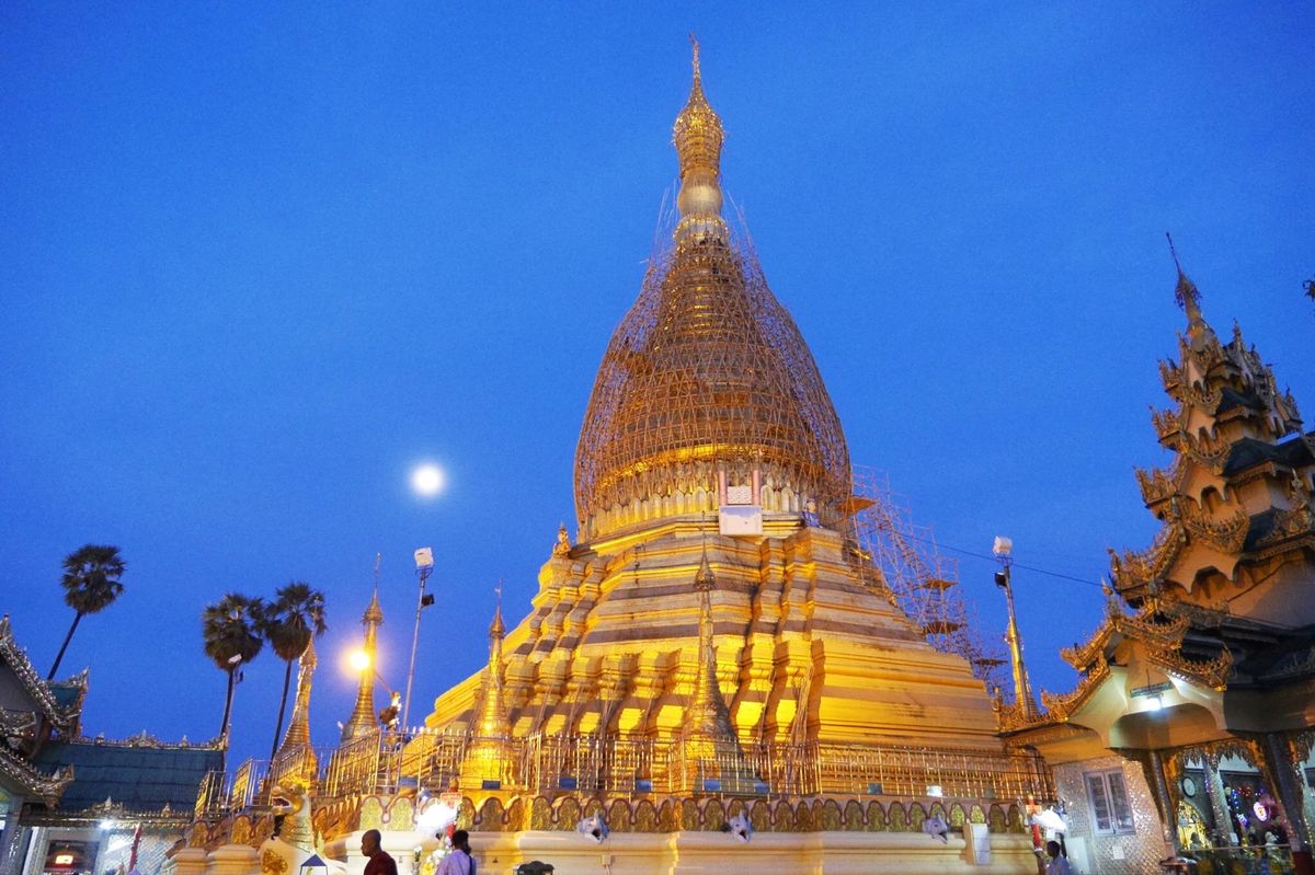 ヤンゴンのパゴダ。
それはそれは美しい場所です