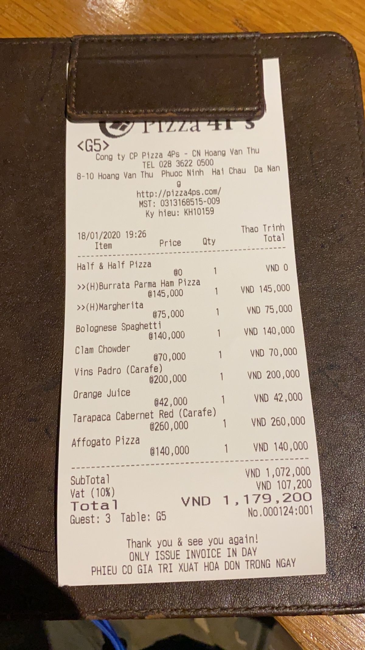 ベトナムで人気のピザ店、ピザフォーピース。
実は創業者は日本人。
内容も充...