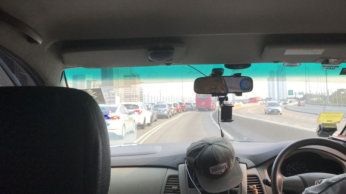 国際タクシー
シンガポール＝ジョホールバル間を越境する方法のうちの1つに国...