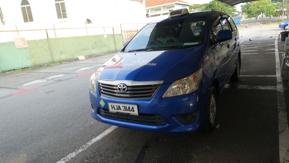 国際タクシー
シンガポール＝ジョホールバル間を越境する方法のうちの1つに国...