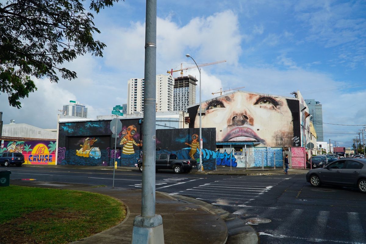 カカアコ　ウォールアート
レンタカーで行くのがおすすめ。