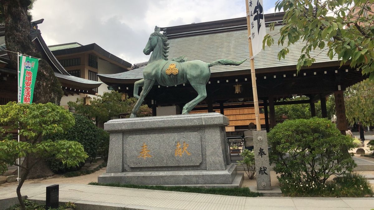 福岡　博多
①もつ鍋
②芋けんぴ専門店で何故かプレゼントされた生のサツマイ...