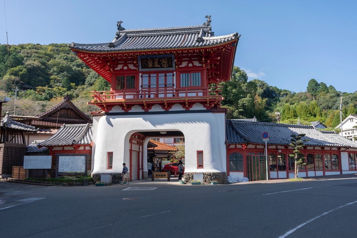 佐賀
①念願の佐賀牛🐄
②武雄温泉
③④武雄神社にて
凄く神秘的だった大楠🌳
