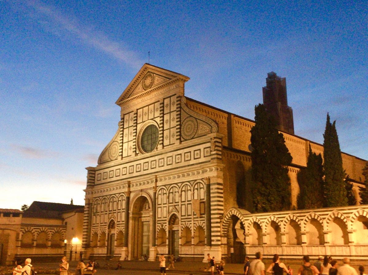 美しいドォーモを見ながらのランチ♡
サンタマリア ノヴェッラ教会とピサの斜塔。