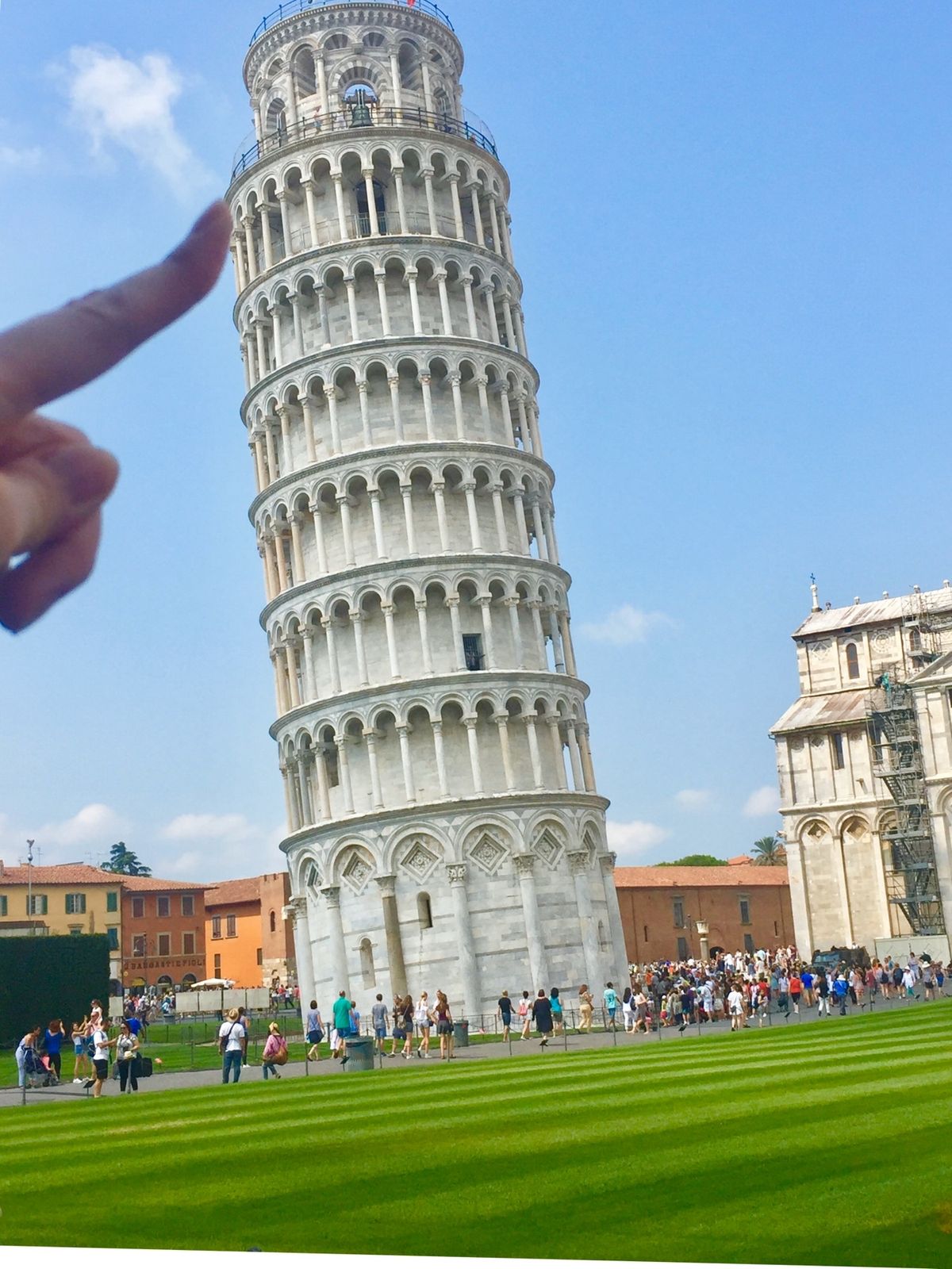 美しいドォーモを見ながらのランチ♡
サンタマリア ノヴェッラ教会とピサの斜塔。