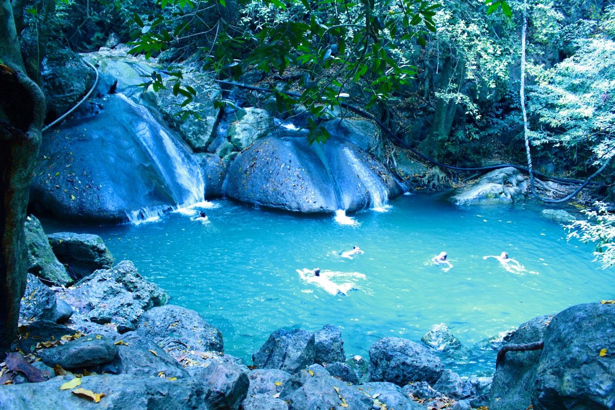 JTBのリゾートカンチャナブリツアーでエラワン滝へ。全部で7つの滝がありま...