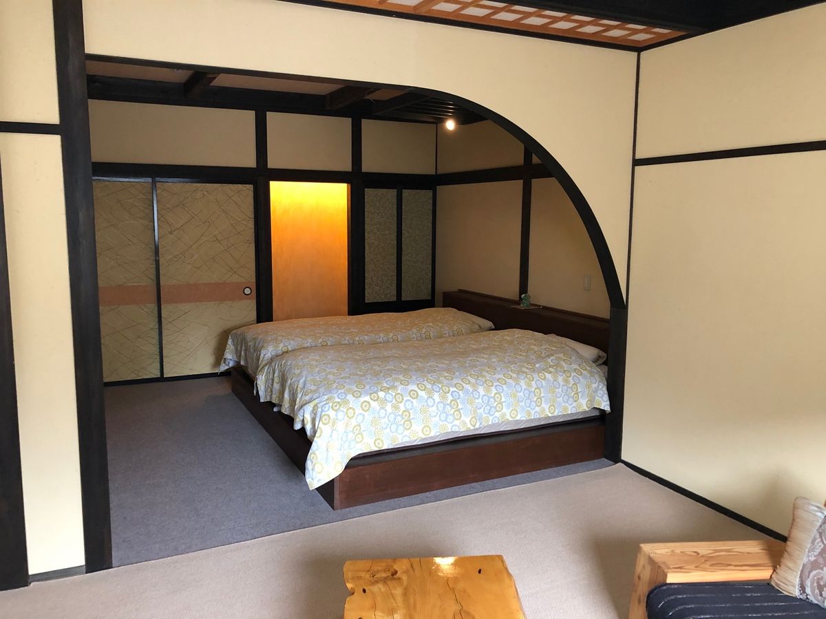 「花敷の湯」の露天風呂付き客室に宿泊。全5室だったので静かに落ち着いて過ご...