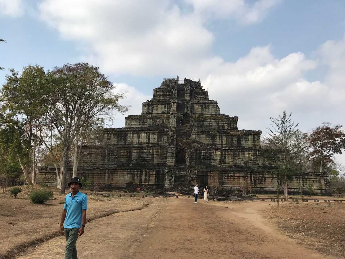 ベンメリア、コーケー、プレアヴィヒア3箇所を巡るツアー。
遠いけれど、絶景...