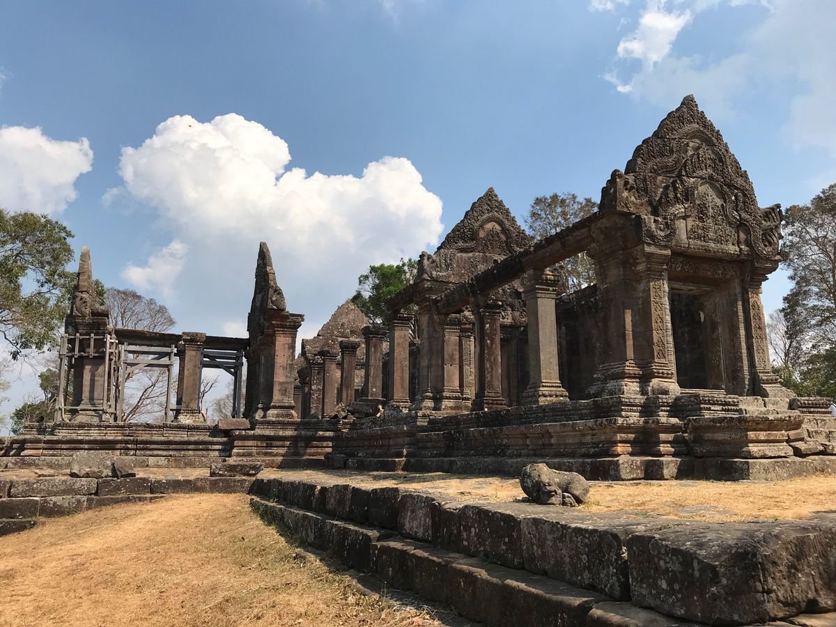 ベンメリア、コーケー、プレアヴィヒア3箇所を巡るツアー。
遠いけれど、絶景...