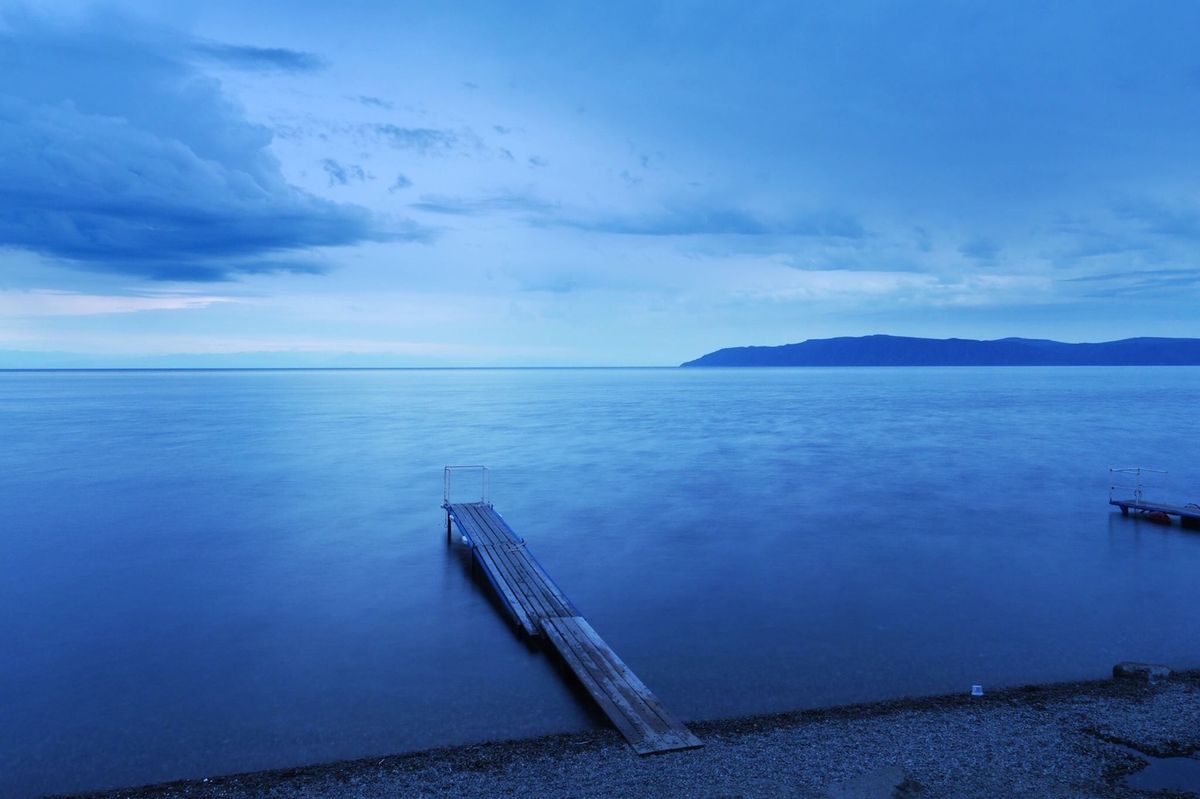 バイカル湖のほとり、リストビヤンカの町からバイカル湖を望む。
