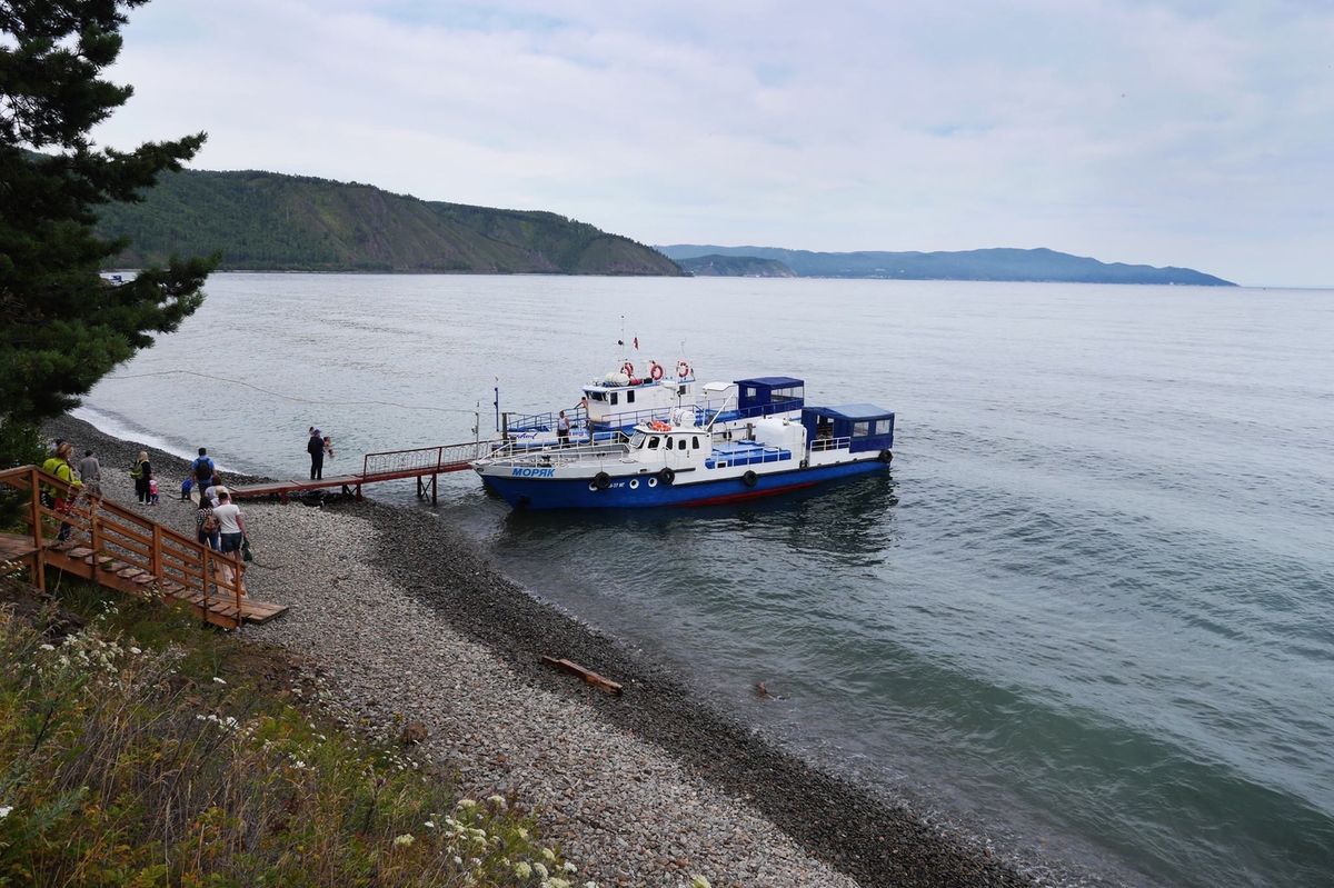 バイカル湖のほとり、リストビヤンカの町からバイカル湖を望む。
